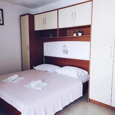 Apartments Kasalo Макарска Екстериор снимка